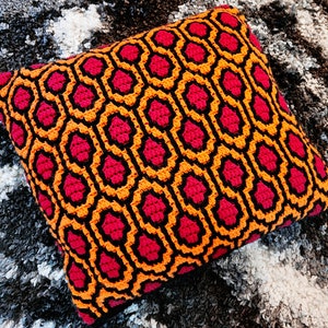Cuadro de patrones de crochet de mosaico Overlook de Sixel Design inspirado en El resplandor