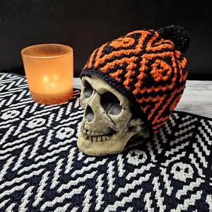 Patrón de crochet con mosaico de chevrones y calaveras de Sixel Design