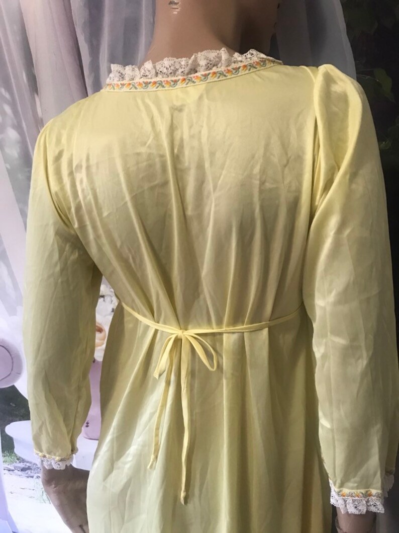 Vintage Slumber Suzy night gown duster yellow tall girl lingerie with lace trims size S