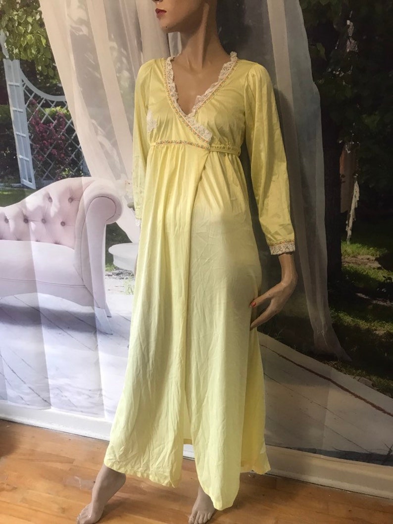 Vintage Slumber Suzy night gown duster yellow tall girl lingerie with lace trims size S