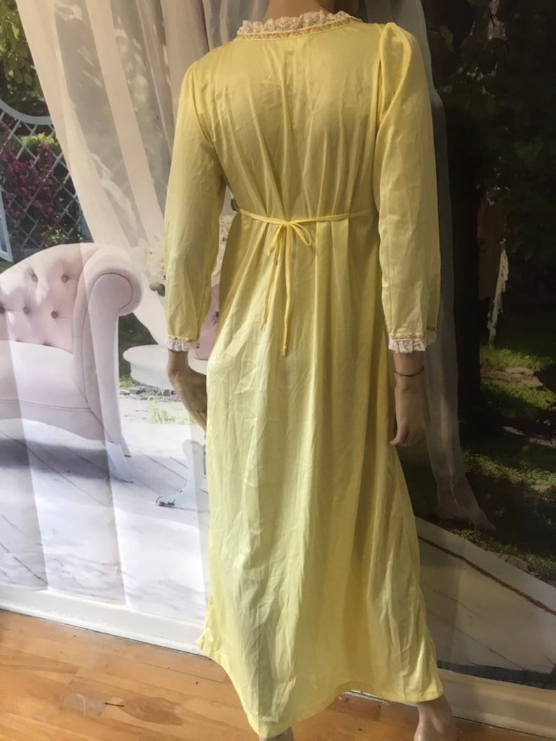 Vintage Slumber Suzy night gown duster yellow tall girl lingerie with lace trims size S