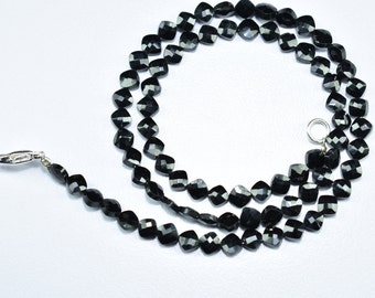 Collier de perles de forme de cerf-volant à facettes de spinelle noir, collier de perles de spinelle noir, bijoux de perles de spinelle noir naturel, collier de perles de forme fantaisie