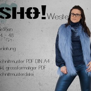 May include: A blue faux fur vest with a black turtleneck shirt and blue jeans. The text "SHO! Weste" is at the top of the image. The text "Größen 34-48" is below the text "SHO! Weste". The text "Anleitung" is below the text "Größen 34-48". The text "Schnittmuster PDF DIN A4 inkl. grossformatiger PDF Schnittmusterdatei" is below the text "Anleitung".