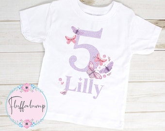 Personalisiertes Schmetterlings-Geburtstags-T-Shirt | Geburtstags-Andenken | Personalisiertes Geburtstagsgeschenk | Junge Mädchen Geburtstag T-Shirt | Lila Schmetterling