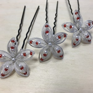 Cordonet flowers 2 or 3 pieces with small silver beads Red