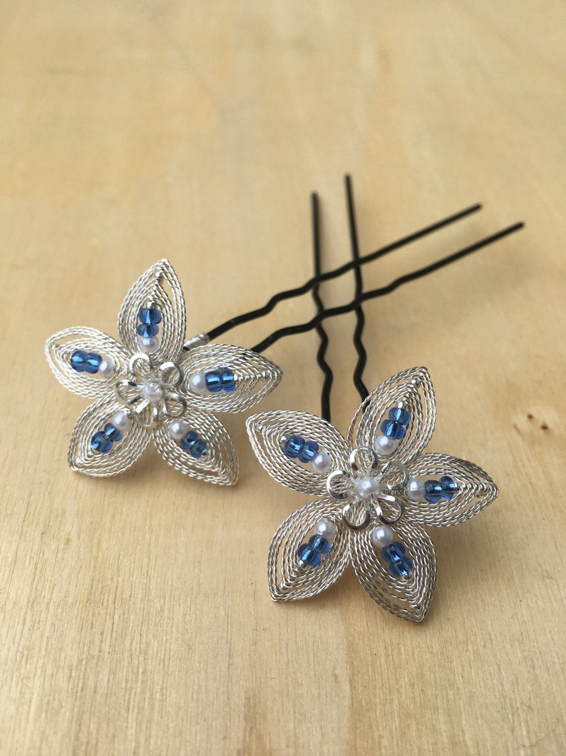 Cordonet flowers 2 or 3 pieces with small silver beads Blue