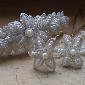 Cordonet flowers 2 or 3 pieces with small silver beads White