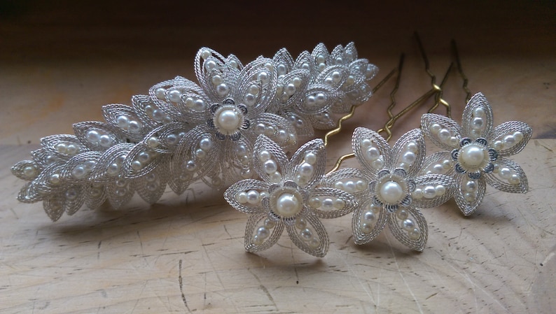 Cordonet flowers 2 or 3 pieces with small silver beads White