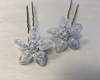 Cordonet flowers (2 or 3 pieces) with small silver beads