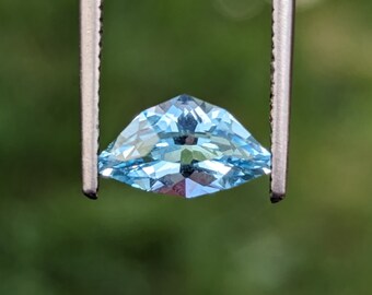 Topaze bleue - 1,98 carat - Navette fantaisie