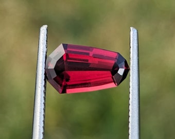 Grenat Rhodolite - 2,5 carat - Poire bouclier