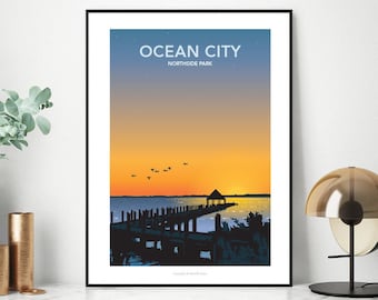 Peut inclure: Une affiche minimaliste avec un cadre noir représentant un coucher de soleil sur une jetée avec un petit bâtiment au bout. Le texte "OCEAN CITY NORTHSIDE PARK" est en haut de l'affiche.