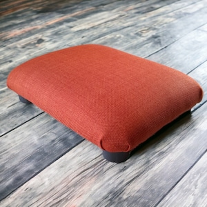 Reposapiés de oficina POTHABUCH LISO bajo 10 cm 4&quot; taburete con pies de plástico / reposapiés hecho a mano regalo / escalón de cama para alumno perro gato