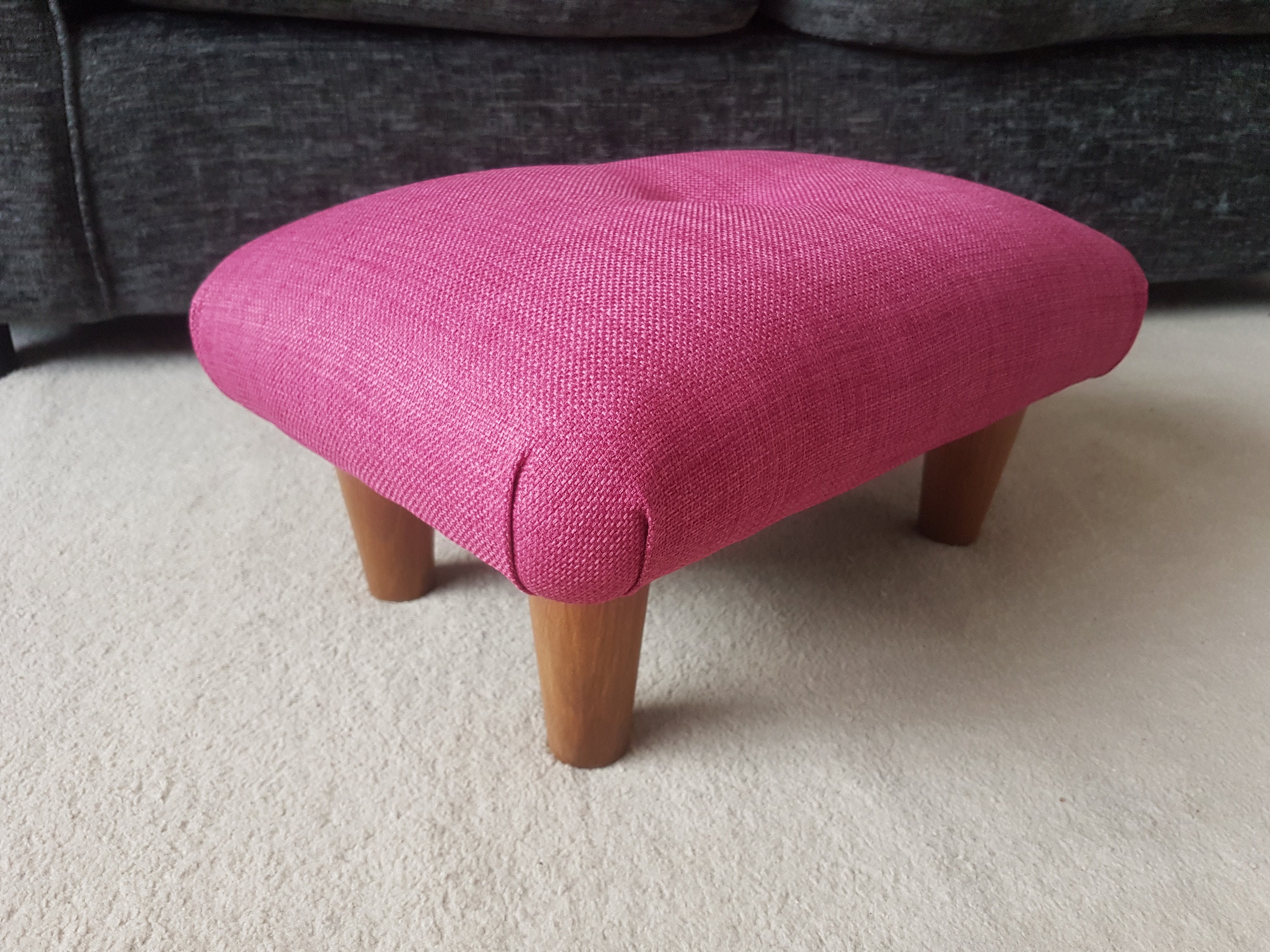 viewcare Pink Ottoman Foot Stool, Small Ottoman Foot Rest, Velvet Soft  Footrest Ottoman with Wood Legs, Sofa Footrest Extra Seating for Living  Room