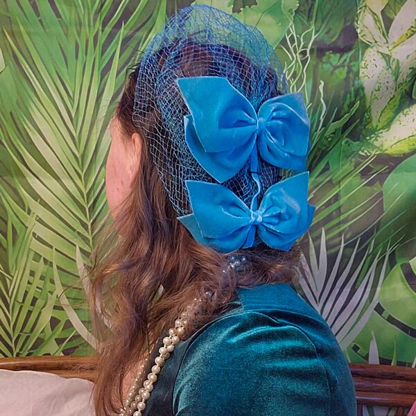 Vintage blue velvet bow hat. Antique hat. 1950's vintage hat.