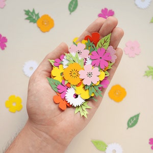 Confeti de flores silvestres Wild One Flower Power, decoración para fiestas, baby shower de Baby in Bloom, decoración floral botánica para mesas para bodas con contraste de colores