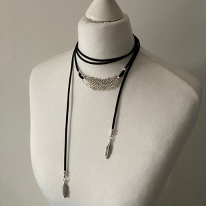 Collar bohemio con envoltura de gamuza, collar bohemio con plumas, gargantilla de gamuza
