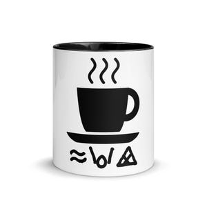 Puede incluir: Una taza de cerámica blanca con borde interior negro que presenta un gráfico negro de una taza de café humeante sobre un platillo. Debajo del platillo hay tres símbolos negros distintos: una línea ondulada, un óvalo y un triángulo.