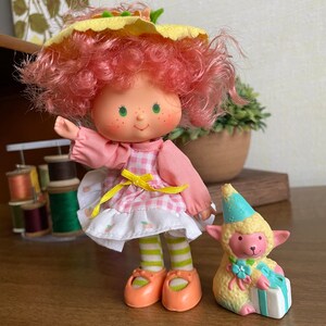 Peach Blush Party Pleaser Doll with Melonie Belle pet  -Attached Hat Strawberry Shortcake Friend - vintage Kenner Doll 1980s