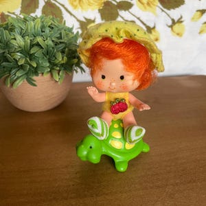 Apple Dumplin with Tea Time Turtle -First Issue Vintage Strawberry Shortcake Doll 1980s Kenner Toy