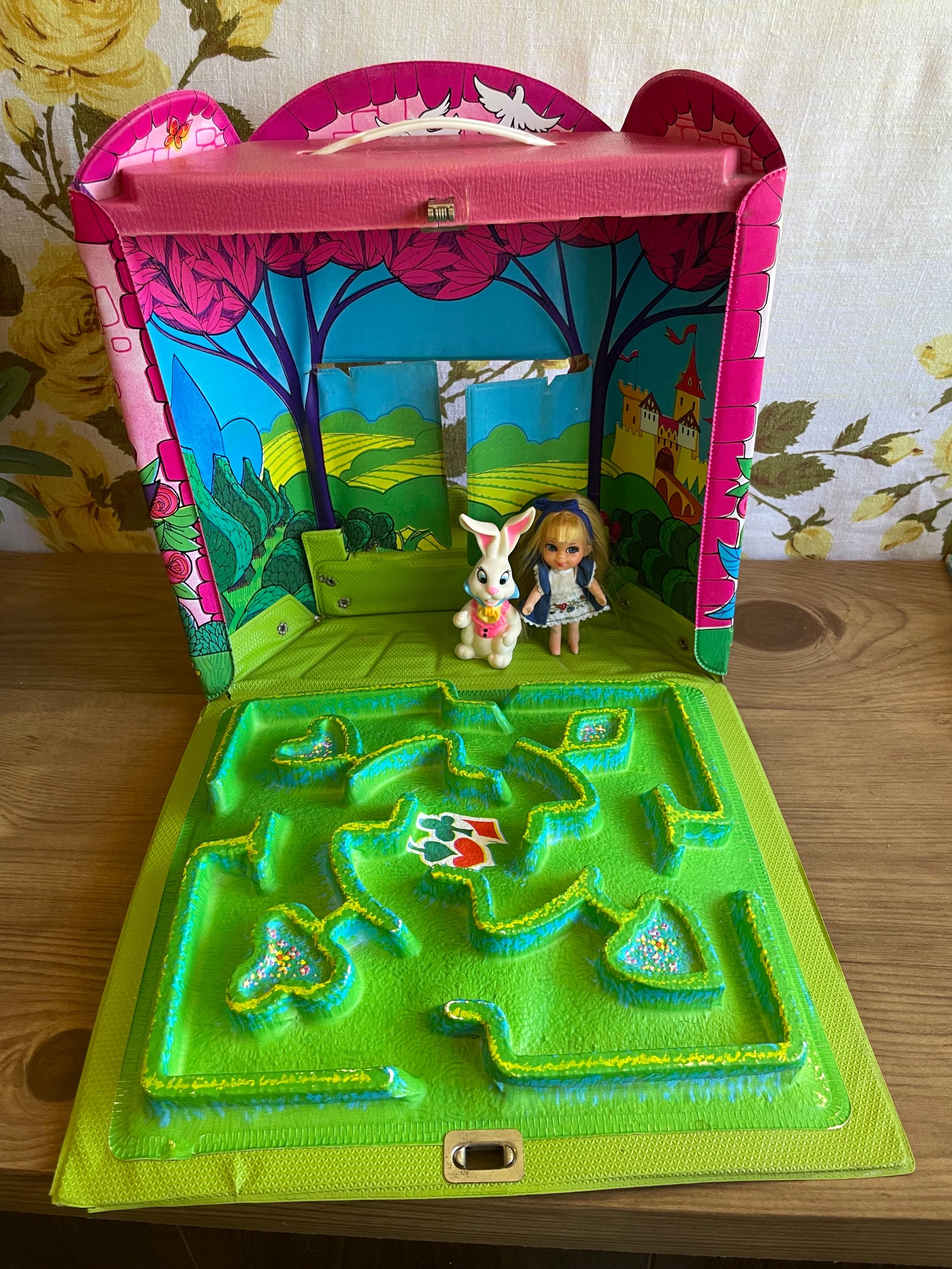 Alice in Wonderliddle Play Set - Storybook Kiddle - Mattel Alice in Wonderliddle Play Set - Storybook Kiddle - Mattel