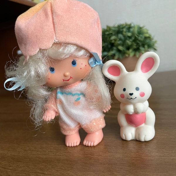 Apricot with Hopsalot Pet - Strawberry Shortcake Friend Doll - Kenner 1980s