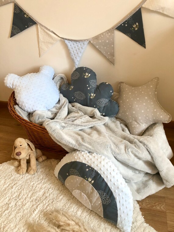 Decoracion habitacion infantil zorro azul cojines decorativos infantiles nube arcoiris estrella cabeza de oso guirnalda de banderines de zorro Etsy Espana