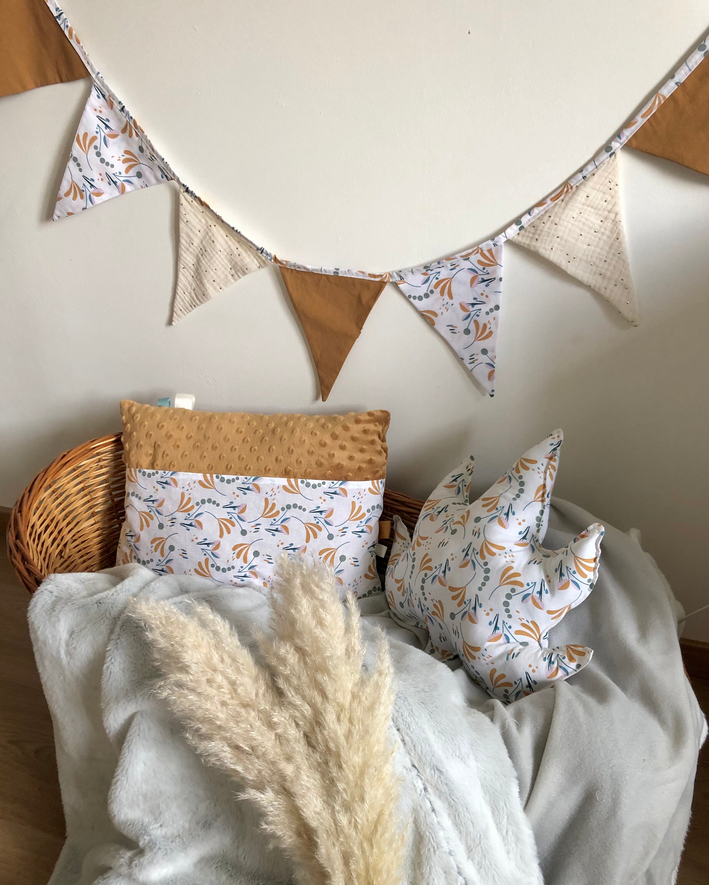 Coussin Décoratif Enfant Feuillage/Coussin Range Pyjama Guirlande de Fanions Décoration Chambre Enfa