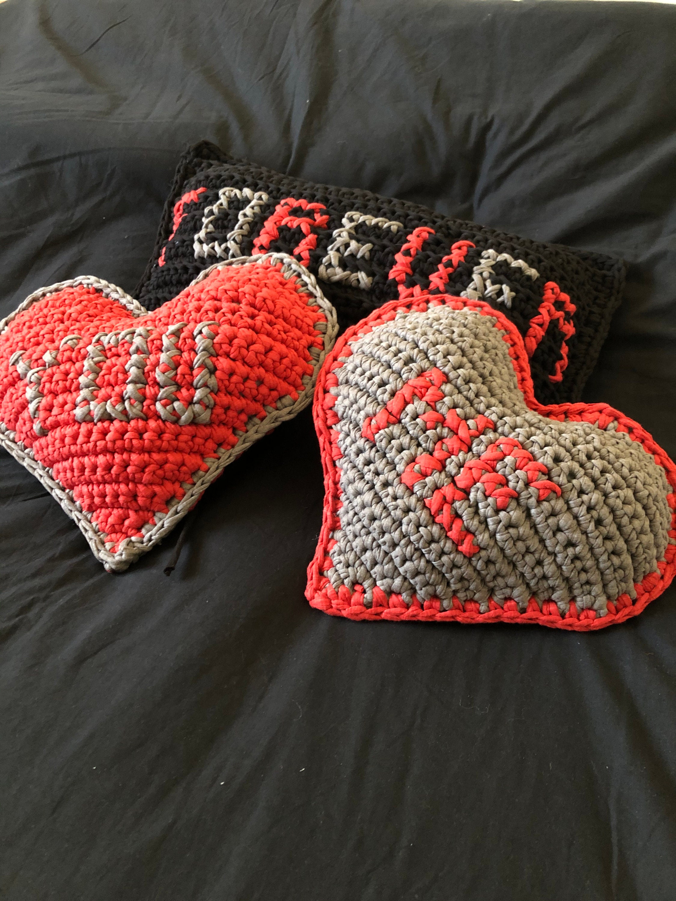 Coussin en Laine/Coussins Au Crochet Coussins Décoration Chambre Coeur Rouge et Noir