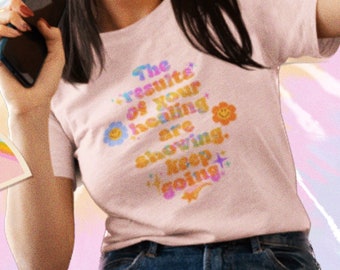Los resultados de su curación se muestran / Camiseta de manga corta de jersey unisex / Camisa de curación / Camisa de salud mental / Camisa de los años 70 / Camisa hippie