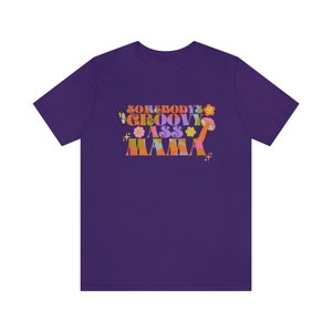 Somebody's Groovy Ass Mama | Groovy Moms-shirt | Groovy mama-shirt | Hippie mama shirt | Jaren '70 moedershirt | Mama-shirt | Moederdagcadeau Sh Team Purple