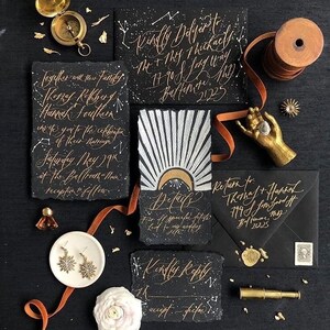 Artigos de papelaria feitos à mão personalizados para casamento | Artigos de papelaria do casamento do rock N Roll de <br> Entrega Rápida? Suíte alternativa de convites para casamento | suíte de convite artesanal