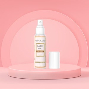 以下が含まれることがあります： チョコレート色のクラウンケアレースティントの118mlボトル。ボトルは、あらゆる種類のレースウィッグに適したセミパーマネントヘアカラースプレーです。