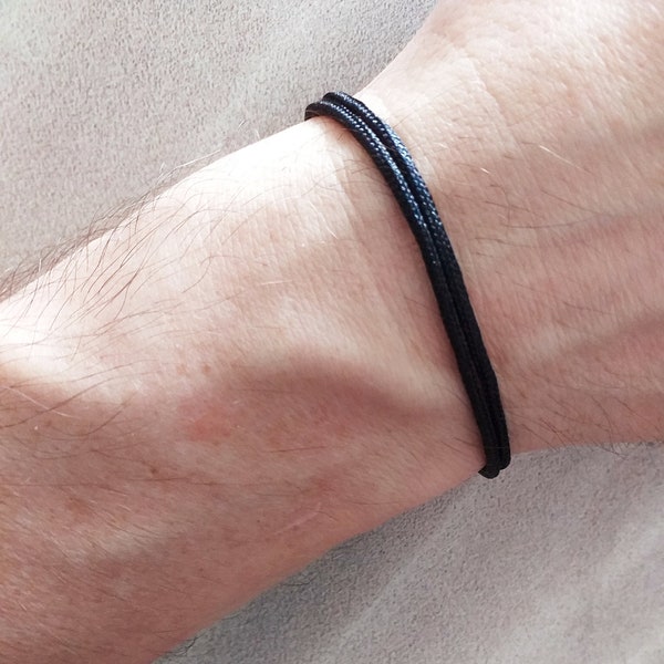 Bracciale da uomo, bracciale in cordino nero.Bracciale casual.Bracciale impilabile.Bracciale regolabile.Bracciale semplice.Braccialetto minimal.Nodi scorrevoli.