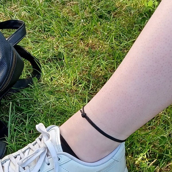 Black anklet. Dainty anklet. Beach anklet. Simple anklet. Casual anklet. Minimal anklet. Beach fashion. Nice for everyone to wear!