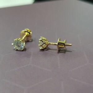 Pendientes de botón redondos de moissanita de 2,50 ct, oro de 14 quilates, incoloros, talla ideal.