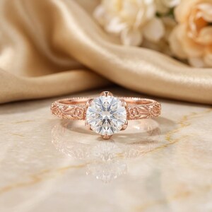 Anillo de compromiso de moissanita con diseño de filigrana vintage, banda floral de oro de 14k, anillo único inspirado en la naturaleza para mujer.