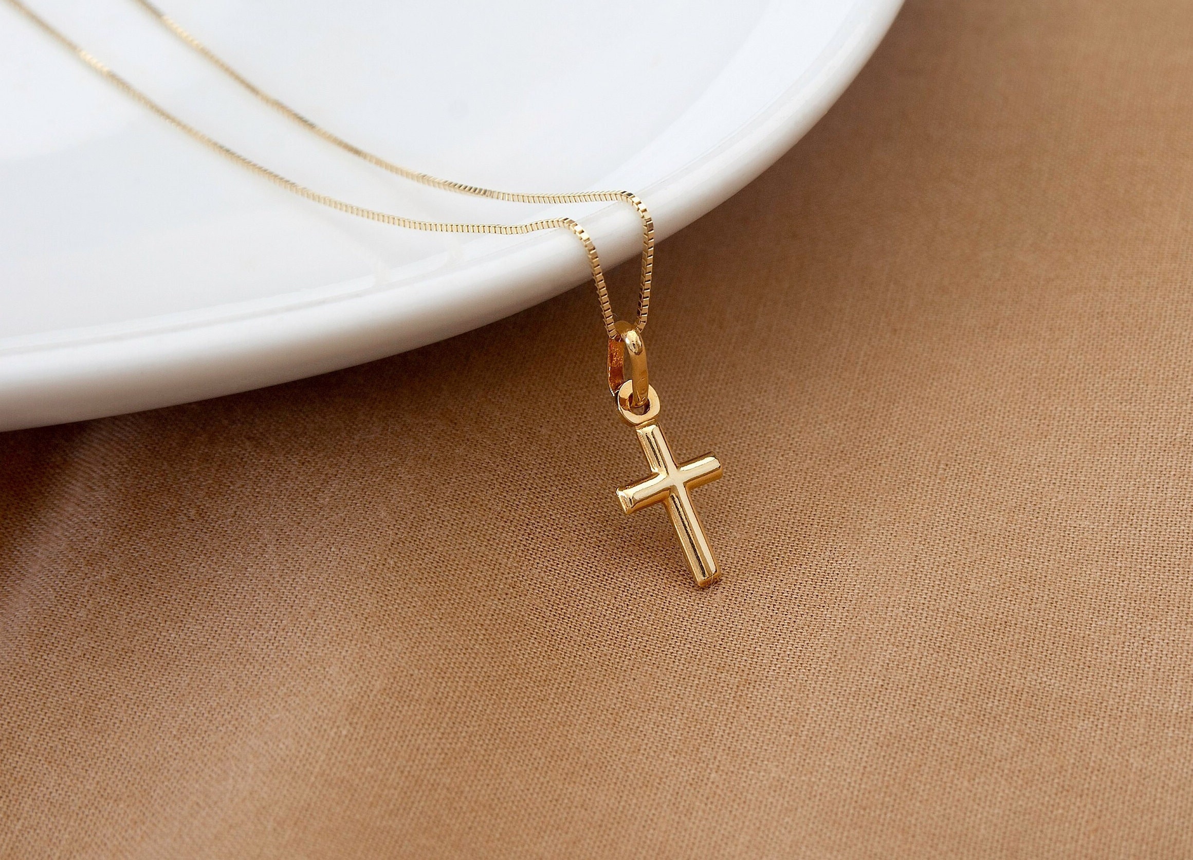 Gold necklace for women deals cross