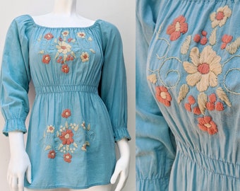 Vintage 1970s Light Blue Floral Embroidered Long Sleeve Tunic Top XS S