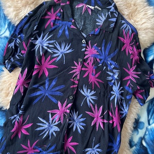 Vintage 90s floral print button up shirt button down short sleeve rayon M L