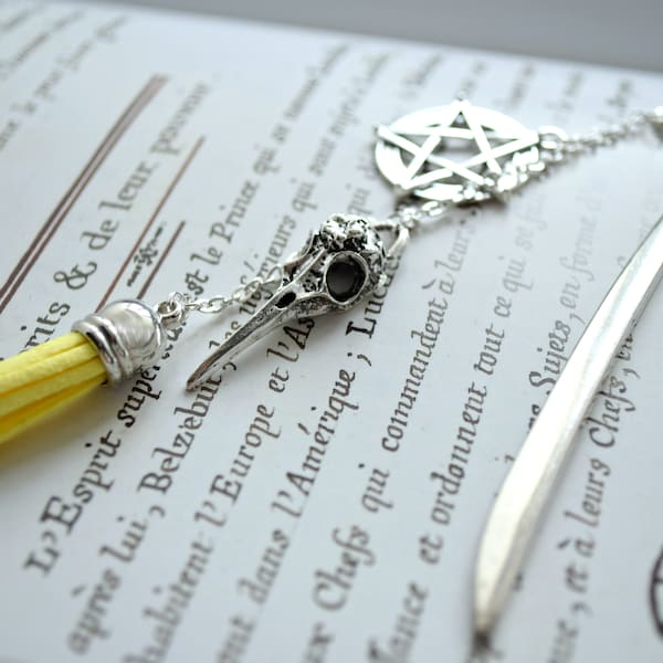 Metal Bookmark Silver Pentagram Charm Bird Skull Charm Horror Bookmark Gifts for Book Lovers UK Pastel Goth Decor Witch Bookmark Yellow