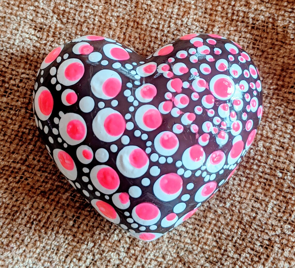 Heart shaped mandala painted rocks Valentines painted rocks | Etsy