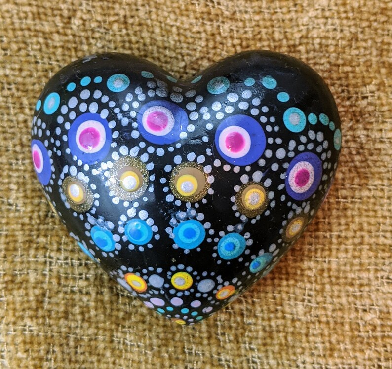 Heart shaped mandala painted rocks Valentines painted rocks | Etsy