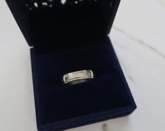 RING Slender Square Shiny Titanium Ring