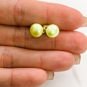 Pearl Stud Earring 8mm Gold Tone Setting NEW Lime Green