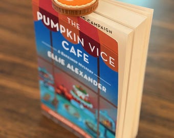 Pumpkin Pie Skull Bookmark, 3D Printed Cozy Mystery Book Lover Gift, Ellie Alexander Bakeshop Mystery Reader, Fall Bookish Gift for Readers