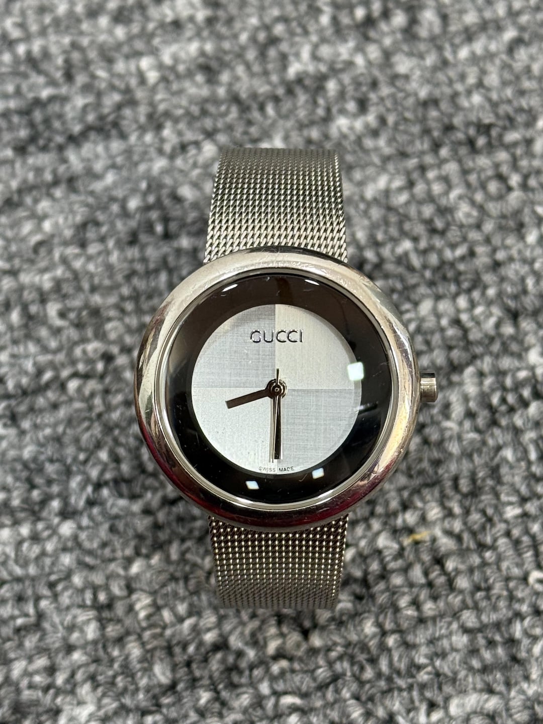 GUCCI 置時計 シルバー グレー Gucci Dive 45mm Green Dial Steel Men's Watch YA136222 | WatchMaxx.com