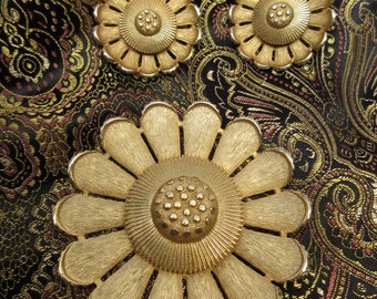 Sarah Coventry Statement Gold Flower Brooch and Earrings Set