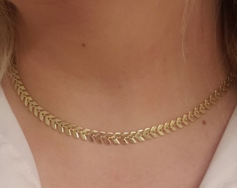 Gold Chevron Choker Halskette // Gold Kette Pfeil Link Halskette // Gefüllt Gold kurze Länge Halskette für Schichtung
