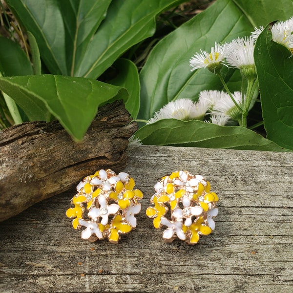 Mini Enamel Flower Earrings// Retro Classic Earrings// Sparkly Summer Garden Party Earrings// Tiny Flower Earrings// Flower Stud Earrings